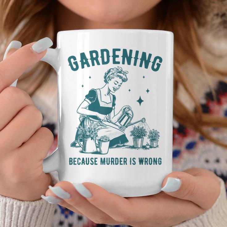 Une Rétro Jardinant Est Drôle Parce Que Le Meurtre Est Une Erreur Tasse Cadeaux drôles