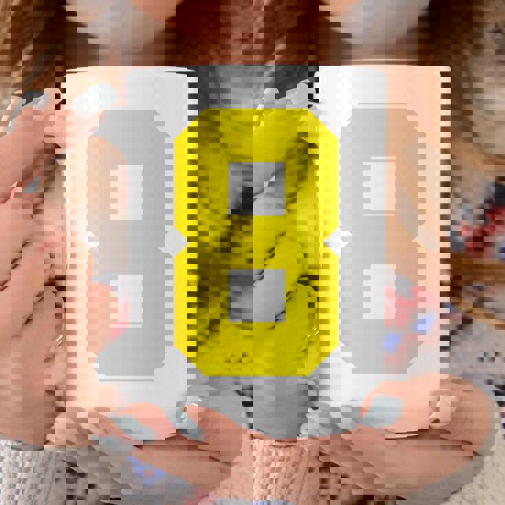 イエローナンバー8 背面 スポーツチームジャージ番号 コーヒーマグ 面白い贈り物