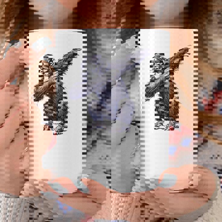 サングラスをかけたダブダンスを踊るチンパンジー猿 コーヒーマグ 面白い贈り物