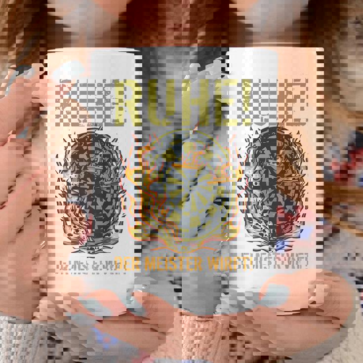 メンズ マスタースローダーツとダーツプレーヤーのバックプリント残り コーヒーマグ 面白い贈り物