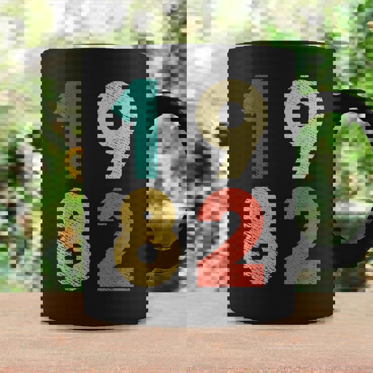 1982 デザイン レトロバースデーヴィンテージ 1982 コーヒーマグ ギフトのアイデア