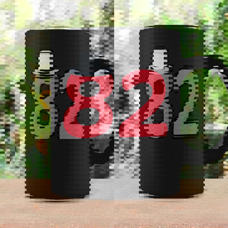 82歳の誕生日番号82 82歳の誕生日番号 コーヒーマグ ギフトのアイデア