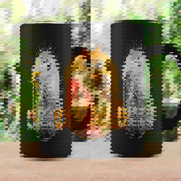 In Doge We Trust Doge Dogecoin 柴犬 コーヒーマグ ギフトのアイデア