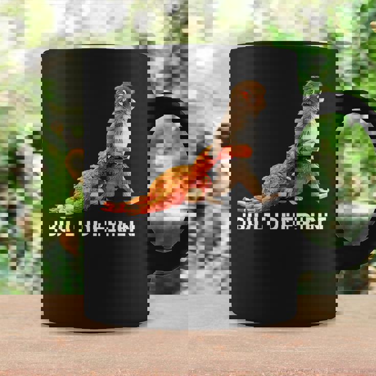 Punch The Monkey Built Different 3 ホワイトテキスト コーヒーマグ ギフトのアイデア