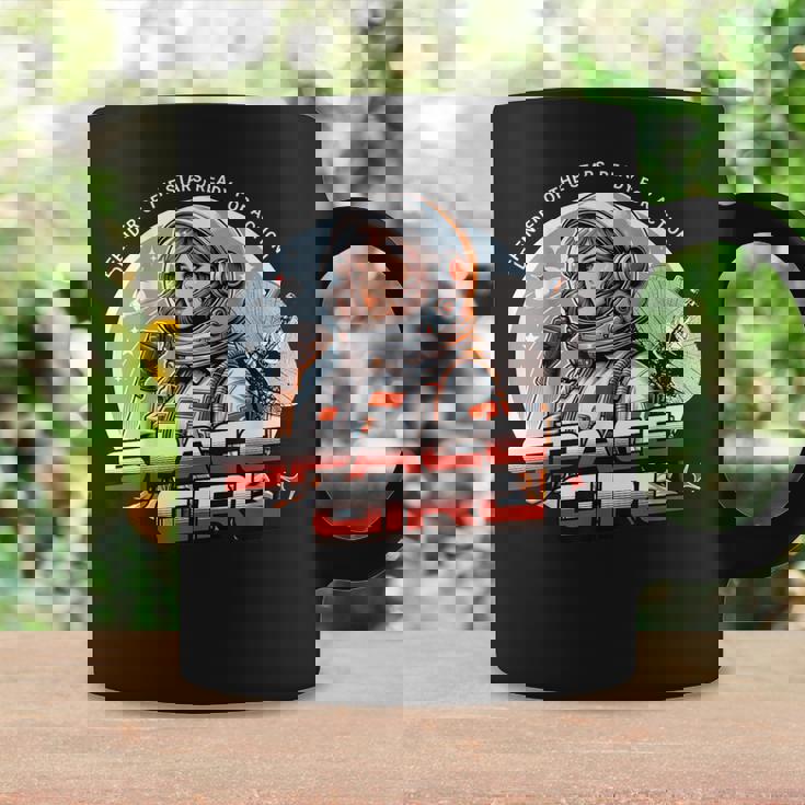 Sf宇宙少女ディフェンダー・オブ・ザ・スターズ・レディ・フォー・アクション。 コーヒーマグ ギフトのアイデア