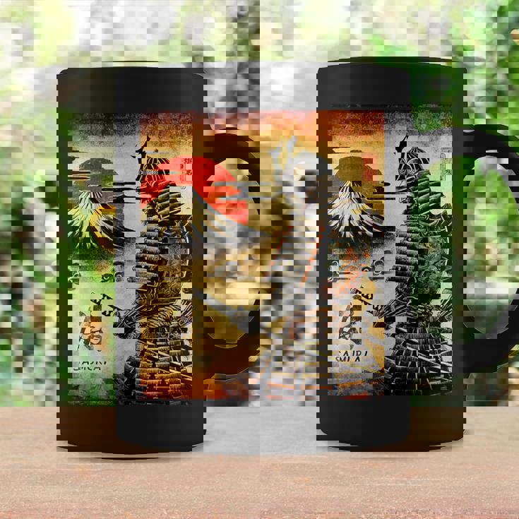 「夜明けの富士山と壮大な侍戦士」 コーヒーマグ ギフトのアイデア