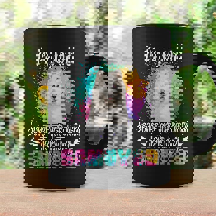 カラフルな世界 サモエド 犬 前足 犬のママ 服 ママ サモエドのアクセサリー 犬の学校 犬の飼い主 コーヒーマグ ギフトのアイデア