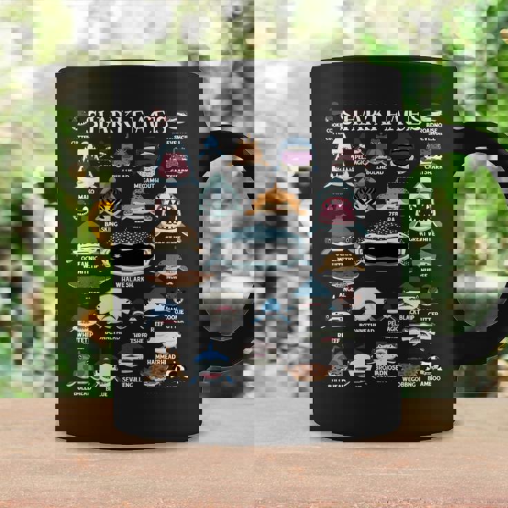 サメの種類 面白いサメの顔 サメの恋人 キッズ 先生 長袖tシャツ コーヒーマグ ギフトのアイデア