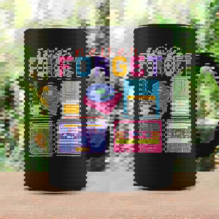 ネバーフォーゲット カセットテープ フロッピーディスク オールドスクール レトロ コーヒーマグ ギフトのアイデア