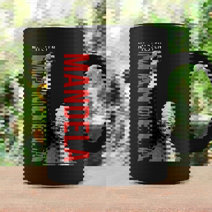 ネルソン・マンデラ 上げた 右手拳 食いしばり マンデラの日 コーヒーマグ ギフトのアイデア