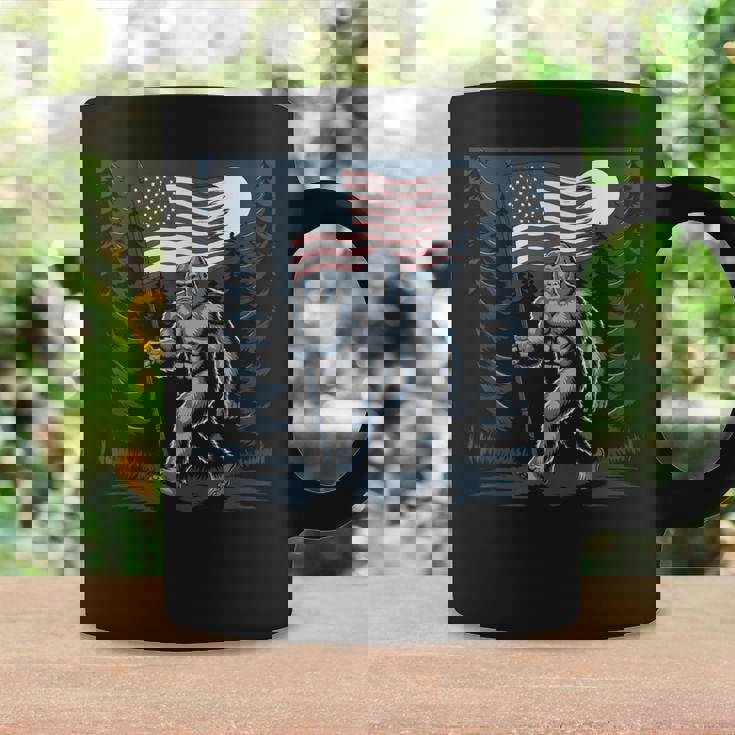 ビッグフット サスカッチ アメリカ国旗 愛国的 7月4日 アメリカ コーヒーマグ ギフトのアイデア