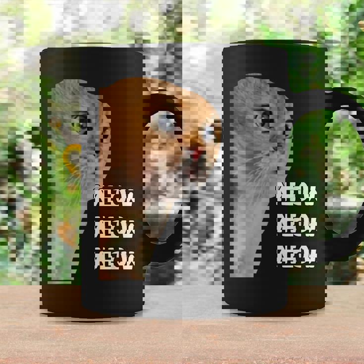 愚かなおしゃべり猫のミームニャーニャーニャー。 コーヒーマグ ギフトのアイデア