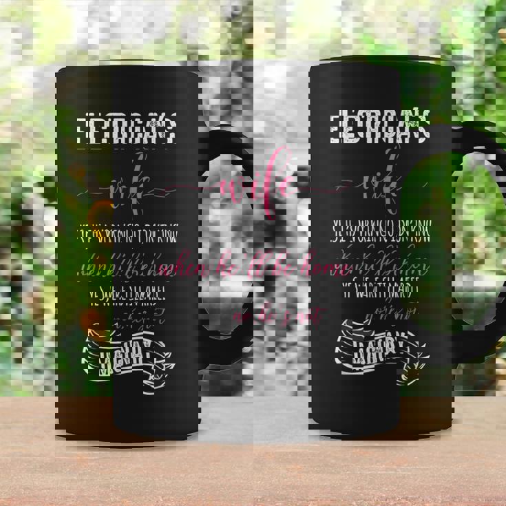 電気技師の妻シャツ 電気技師tシャツ ラインマンギフト コーヒーマグ ギフトのアイデア