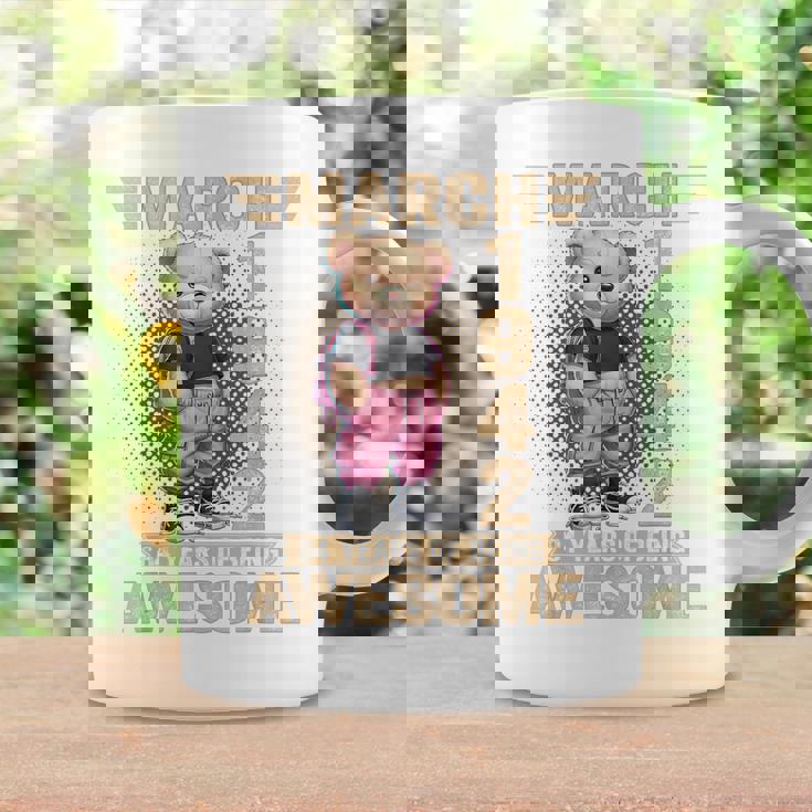 1942年3月 84歳の誕生日 84歳のテディベア Being Awesome コーヒーマグ ギフトのアイデア