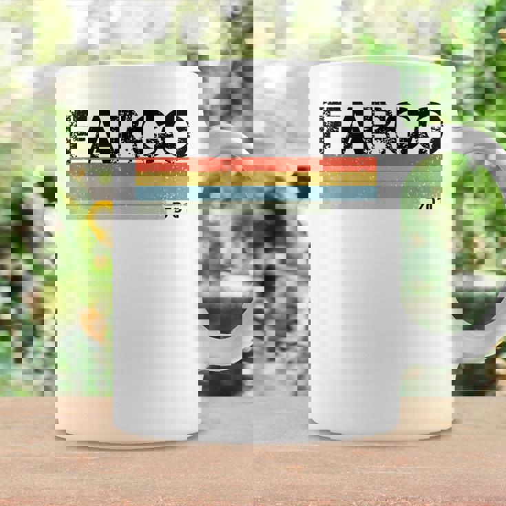 Fargo City レトロ ヴィンテージ ストライプ ギフトとお土産 コーヒーマグ ギフトのアイデア