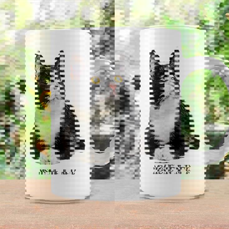 Mischief In Fur 猫写真 ハチワレ猫 黒白猫 猫好き ネタ 猫しもべ 猫飼い 猫依存症 長袖tシャツ コーヒーマグ ギフトのアイデア