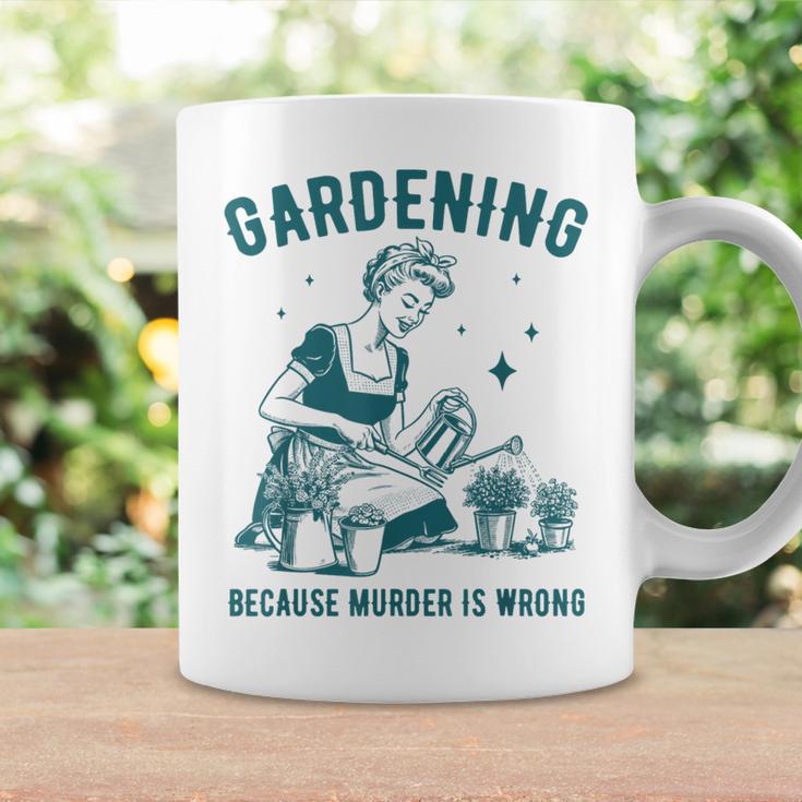 Une Rétro Jardinant Est Drôle Parce Que Le Meurtre Est Une Erreur Tasse Idées cadeaux