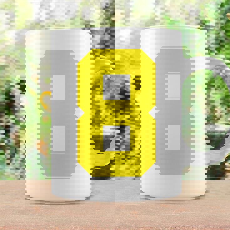 イエローナンバー8 背面 スポーツチームジャージ番号 コーヒーマグ ギフトのアイデア