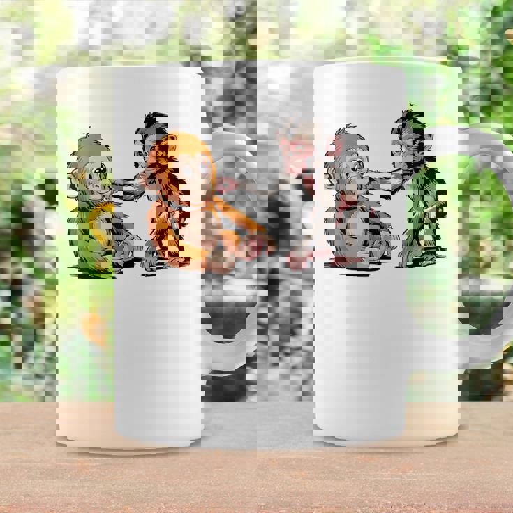 オレンジのおもちゃで悲しい猿のパンチ コーヒーマグ ギフトのアイデア