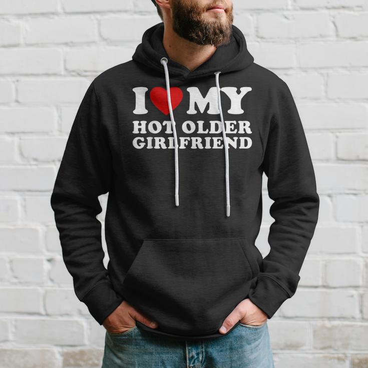 Ich Liebe Meine Heiße Ältere Freundin Ich Liebe Meine Heiße Freundin Kapuzenpullover Geschenke für Ihn