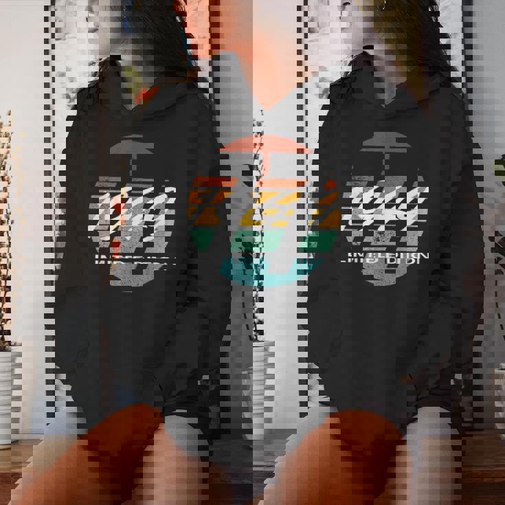 77 歳の誕生日男性女性 77 歳 1949 面白いギフト レディースパーカー 彼女への贈り物