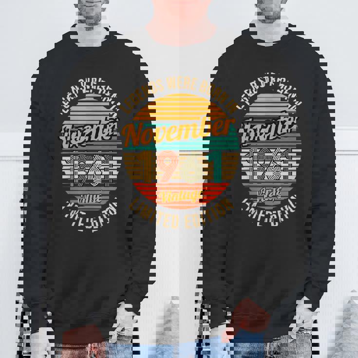 1961年11月生まれのレジェンドたち 62歳の誕生日 スウェットシャツ 高齢者への贈り物