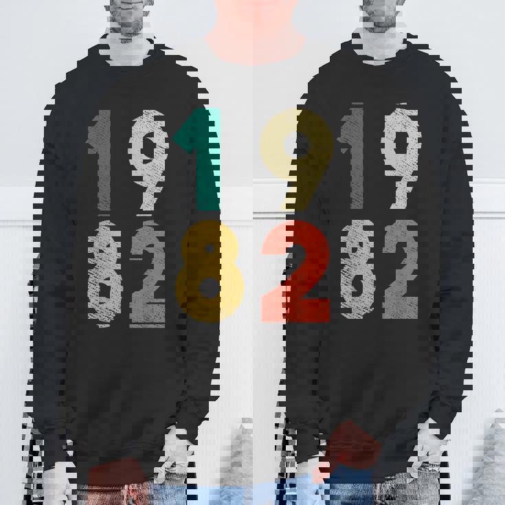 1982 デザイン レトロバースデーヴィンテージ 1982 スウェットシャツ 高齢者への贈り物