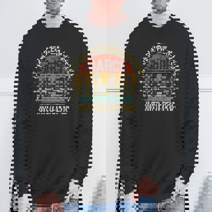 3月の誕生日 Est 1949 限定版 ヴィンテージ 77歳 スウェットシャツ 高齢者への贈り物