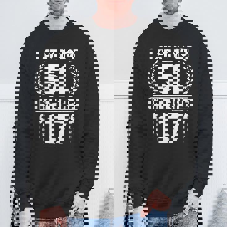 51歳の誕生日 ダーツプレイヤー おもしろダーツ スウェットシャツ 高齢者への贈り物