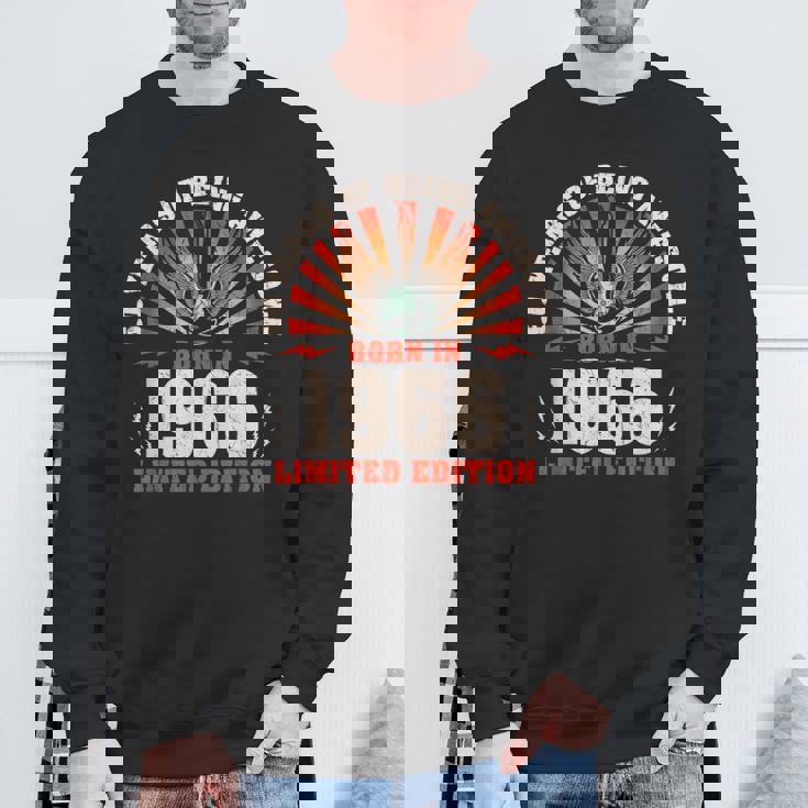 60歳の誕生日 60歳のギタリスト ギター愛好家 1966年生まれ スウェットシャツ 高齢者への贈り物