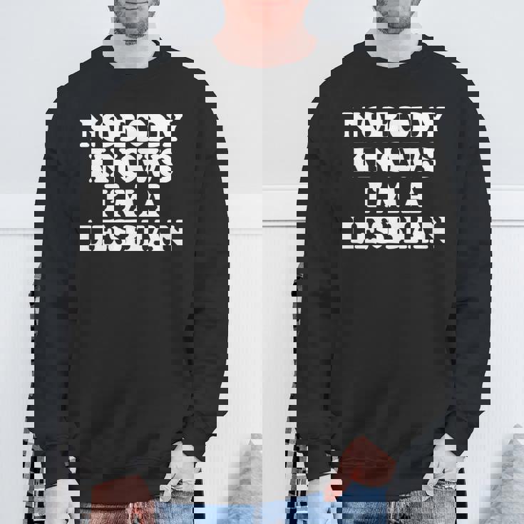 Nobody Knows I'm A Lesbian Gay Lgbtq ユーモア プライド 月 長袖tシャツ スウェットシャツ 高齢者への贈り物