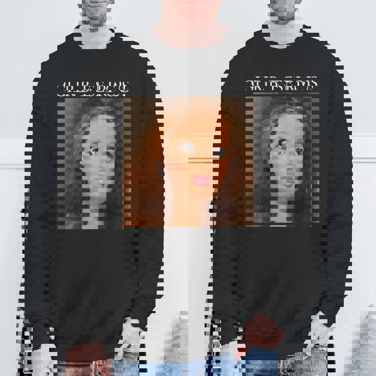 おもしろいドールフェイスミームガール本気で スウェットシャツ 高齢者への贈り物