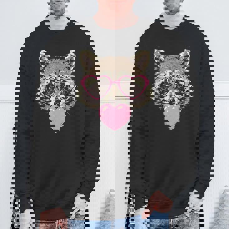 かわいいアライグマが吹くピンクのバレンタイン ハート バブルガム スウェットシャツ 高齢者への贈り物