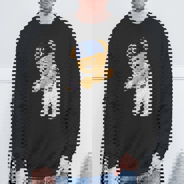 かわいいテディベア野球ヒッター。 スウェットシャツ 高齢者への贈り物