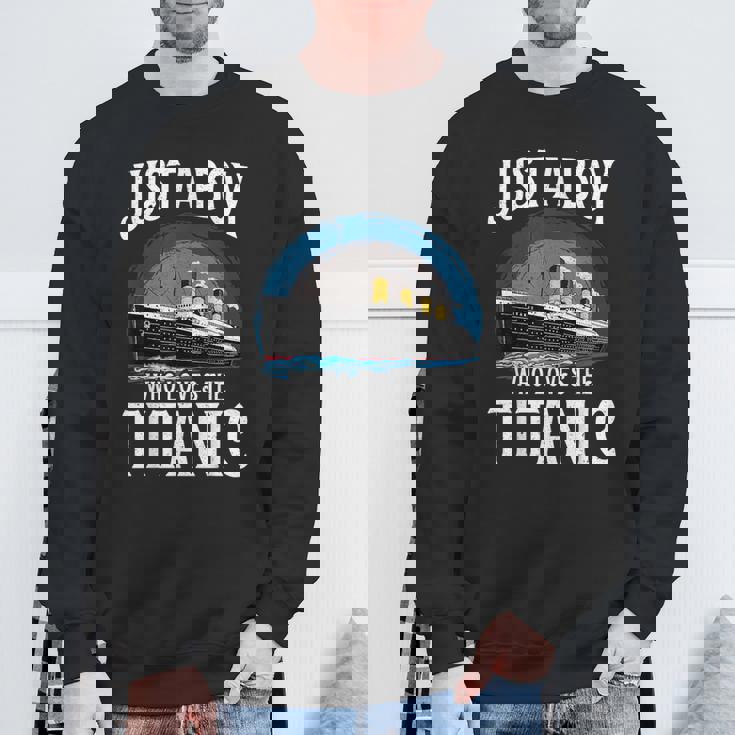 タイタニック号を愛する少年 ヴィンテージ船 タイタニック愛好家 スウェットシャツ 高齢者への贈り物