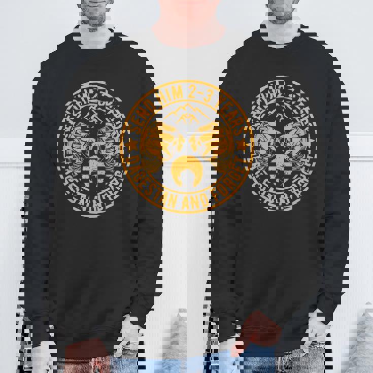 ダゲスタンに23年送り、Mmaレスリングミームを忘れてください。 スウェットシャツ 高齢者への贈り物