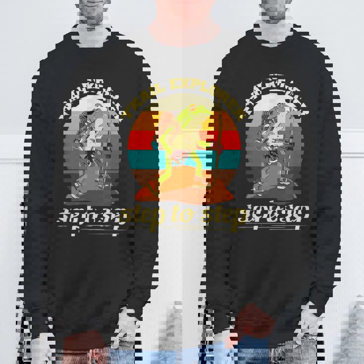 一歩ずつ、面白いカエルのハイキング山 スウェットシャツ 高齢者への贈り物