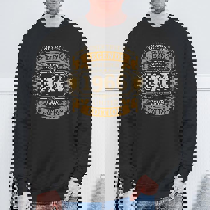 伝説は1966年にヴィンテージ60歳の誕生日に生まれました60歳 スウェットシャツ 高齢者への贈り物