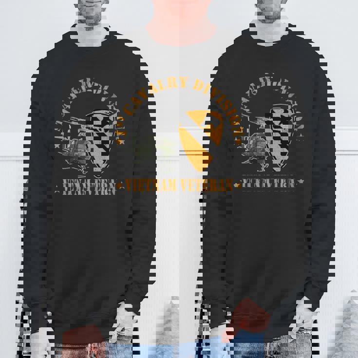 第1空騎兵師団 ベトナム 退役軍人 Uh1 ガンシップパパ 長袖tシャツ スウェットシャツ 高齢者への贈り物