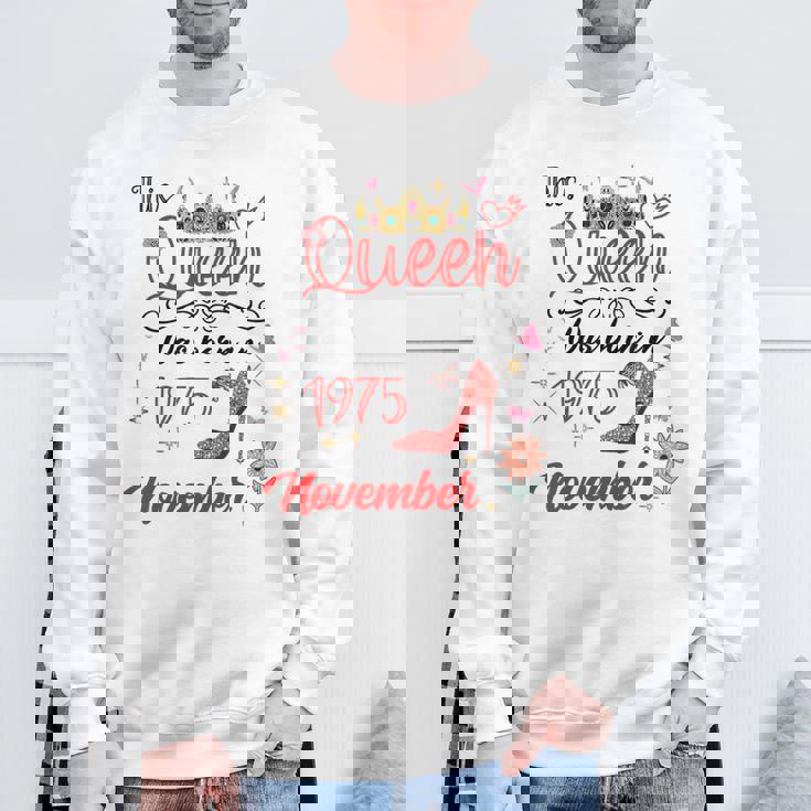 1975年11月 誕生日 この女王は1975年11月に生まれました スウェットシャツ 高齢者への贈り物