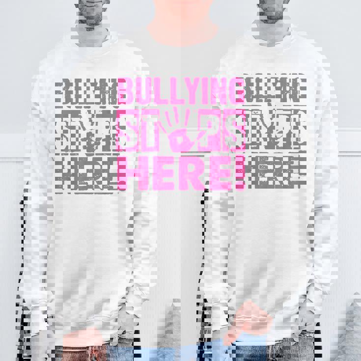 Bullyingtop Here ピンクシャツデー スウェットシャツ 高齢者への贈り物