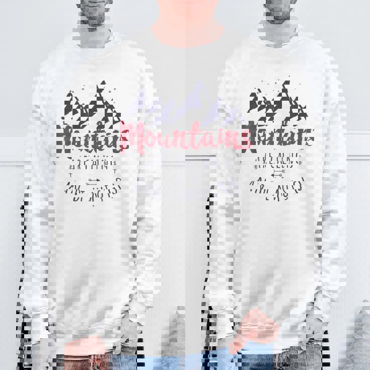 山が呼んでいるし、私は行かなければならない Wanderlust スウェットシャツ 高齢者への贈り物