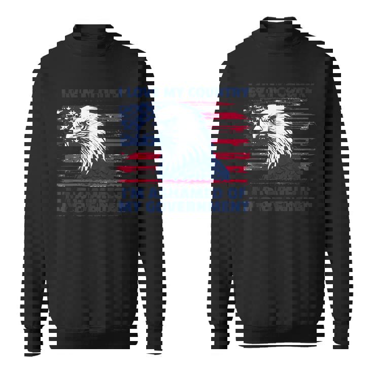 私は自分の国が大好きで、自分の政府が恥ずかしい スウェットシャツ