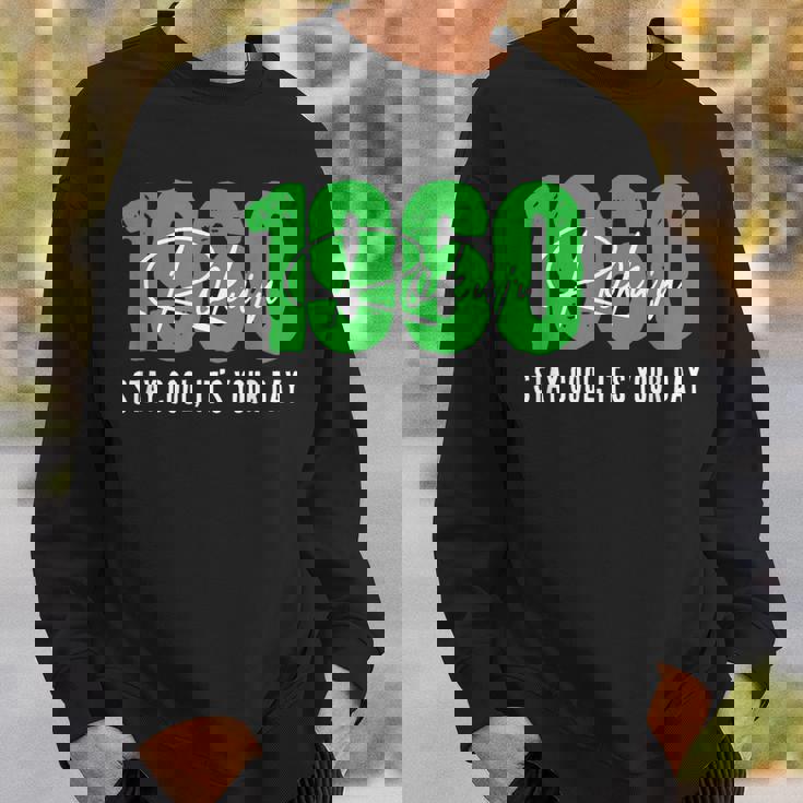 1960 誕生日 66歳 緑寿祝い クールでシンプルな数字デザイン スウェットシャツ 彼への贈り物