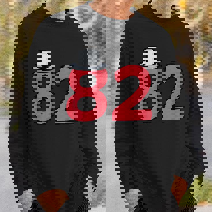 82歳の誕生日番号82 82歳の誕生日番号 スウェットシャツ 彼への贈り物