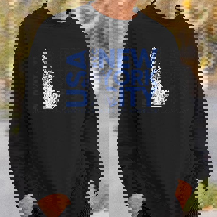 Cool Nyc New York Citytatue Of Liberty With Usa Flag スウェットシャツ 彼への贈り物