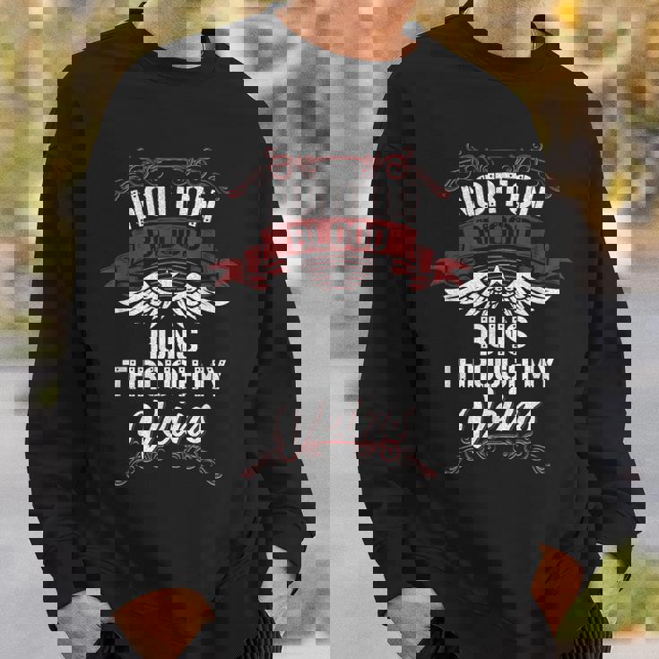 Norton Blood Runs Through Myeins 苗字 Family スウェットシャツ 彼への贈り物