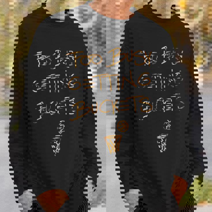 Too Busy Getting Buckets 面白いバスケットボール スウェットシャツ 彼への贈り物