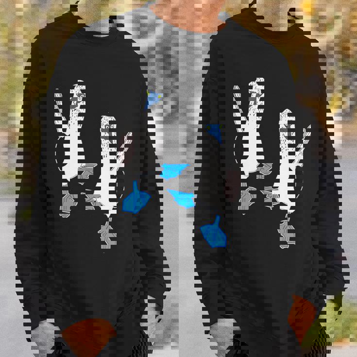 かわいいアオアシカツオドリ。 スウェットシャツ 彼への贈り物