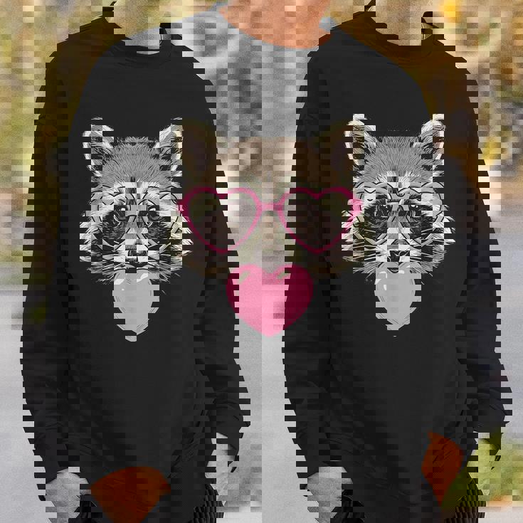 かわいいアライグマが吹くピンクのバレンタイン ハート バブルガム スウェットシャツ 彼への贈り物